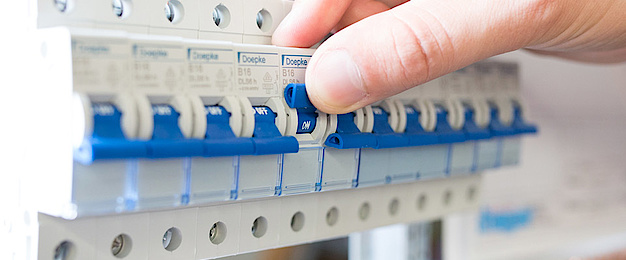 Schalt­schrank­bau bei Elektro Oßmann in Ebermannstadt